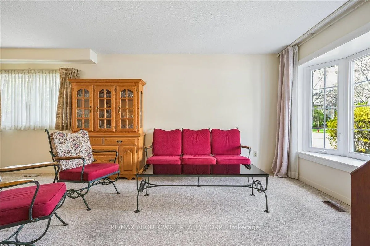 Photo 5 of 2330 Marine Drive, Oakville, Bronte — HOMEH