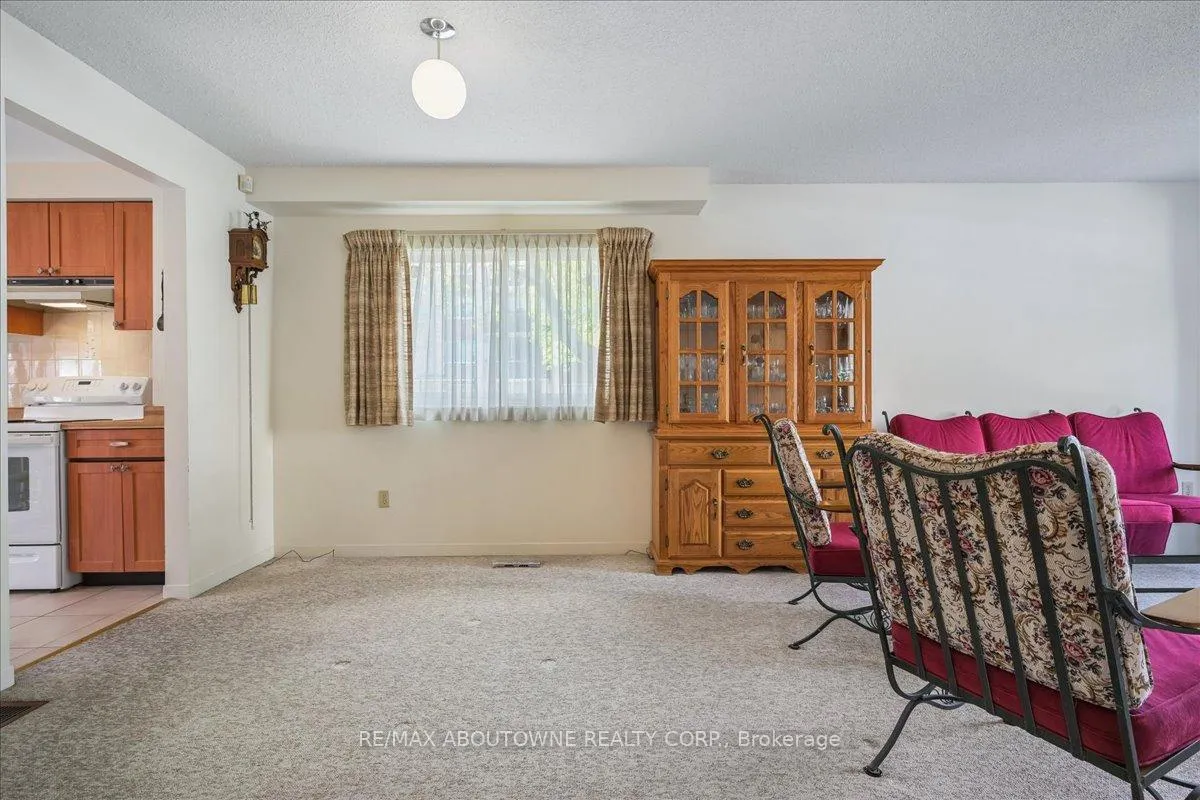 Photo 11 of 2330 Marine Drive, Oakville, Bronte — HOMEH