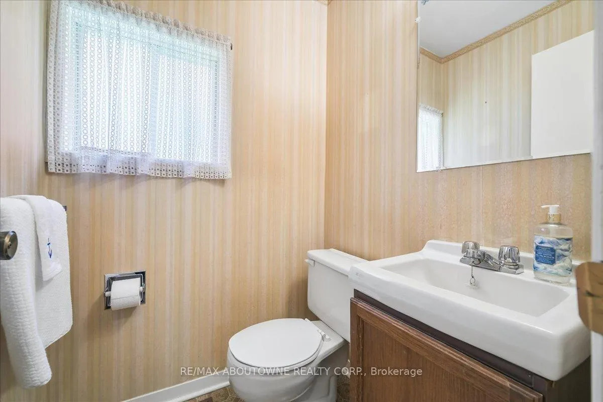 Photo 12 of 2330 Marine Drive, Oakville, Bronte — HOMEH