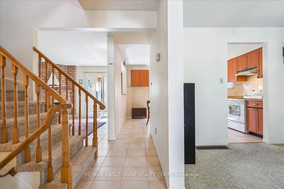 Photo 13 of 2330 Marine Drive, Oakville, Bronte — HOMEH