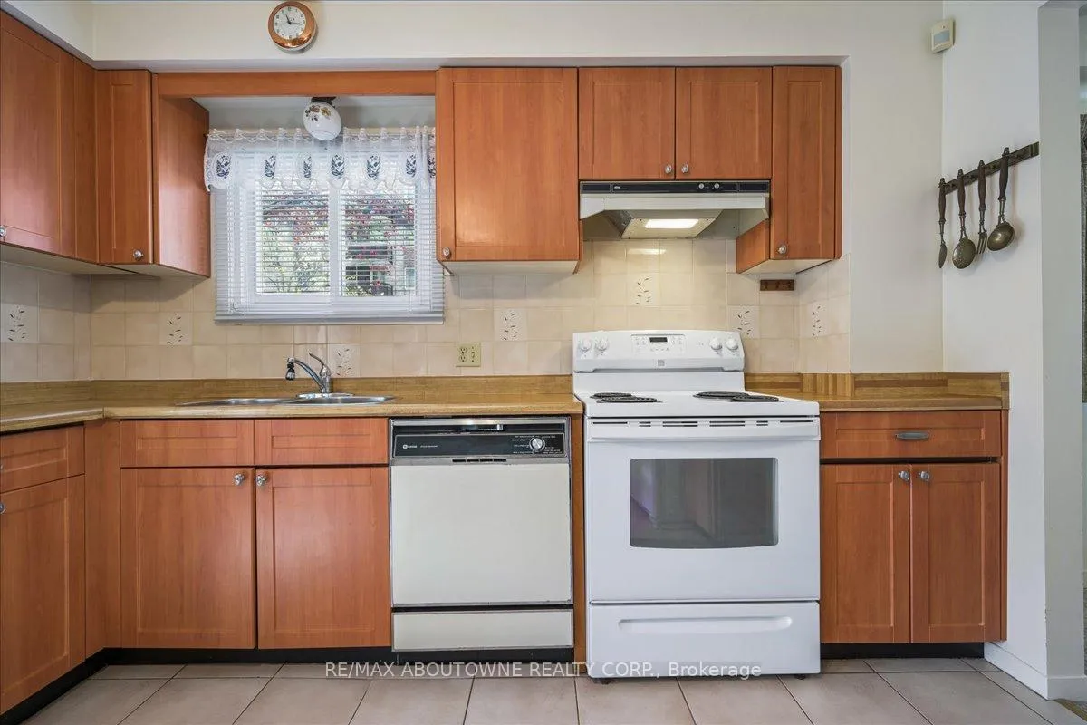Photo 19 of 2330 Marine Drive, Oakville, Bronte — HOMEH