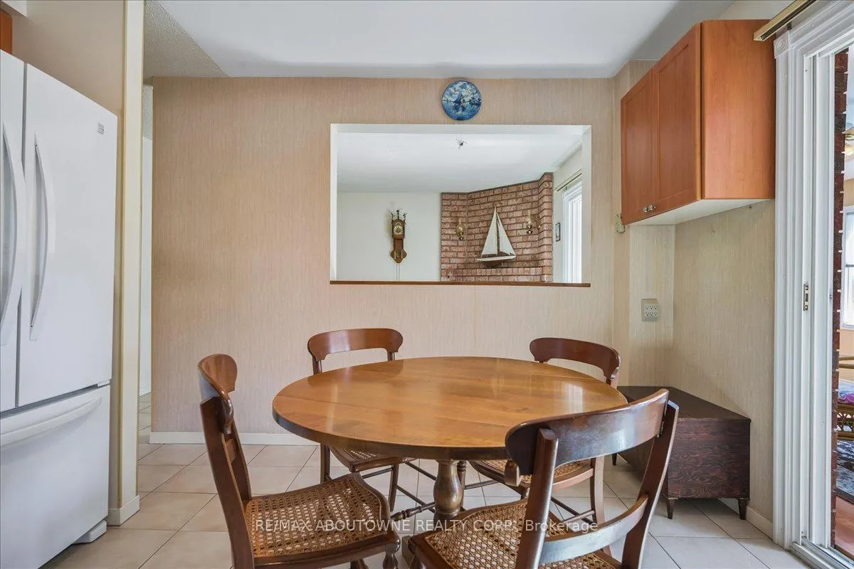 Photo 20 of 2330 Marine Drive, Oakville, Bronte — HOMEH
