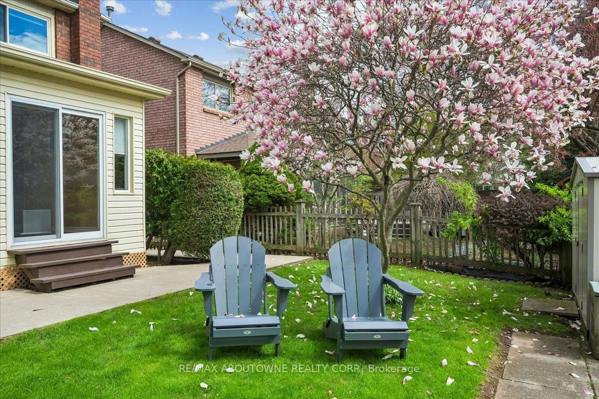 Photo 34 of 2330 Marine Drive, Oakville, Bronte — HOMEH