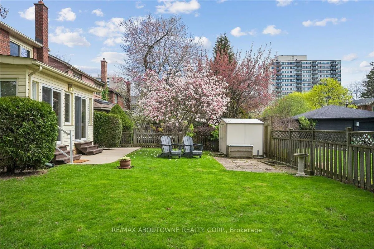 Photo 35 of 2330 Marine Drive, Oakville, Bronte — HOMEH