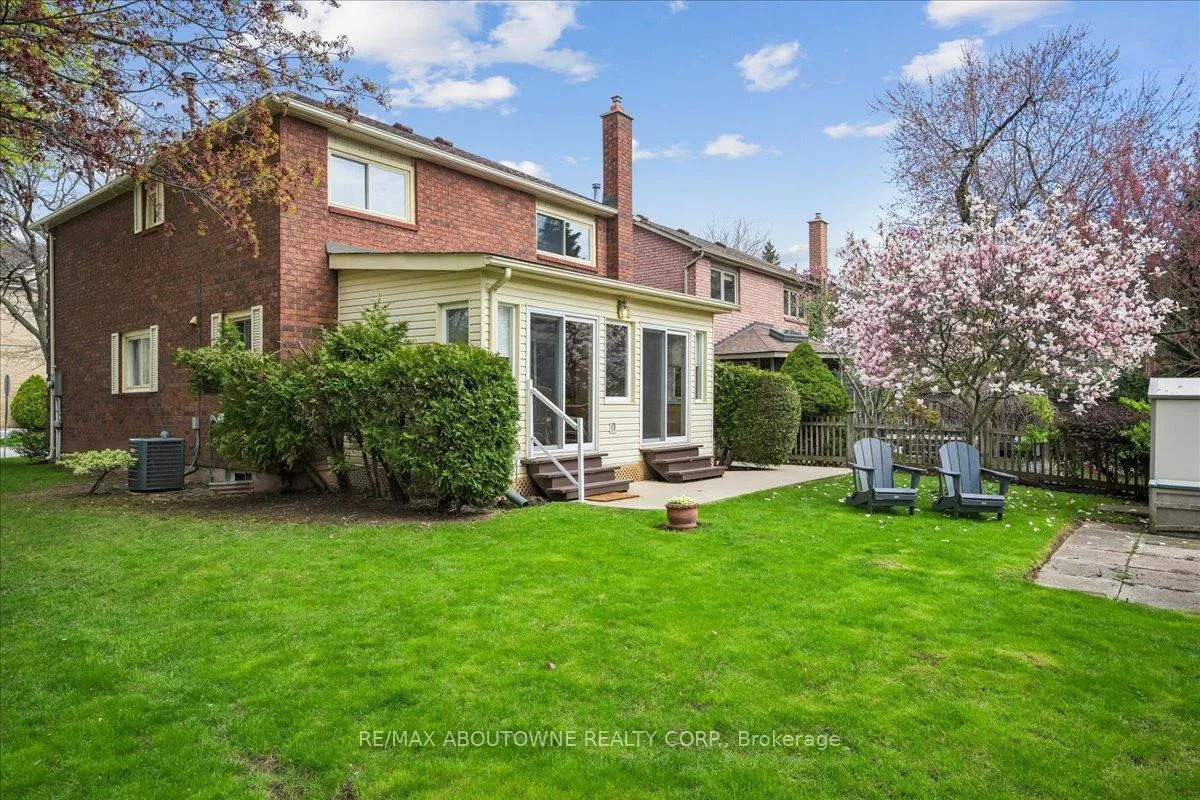 Photo 36 of 2330 Marine Drive, Oakville, Bronte — HOMEH