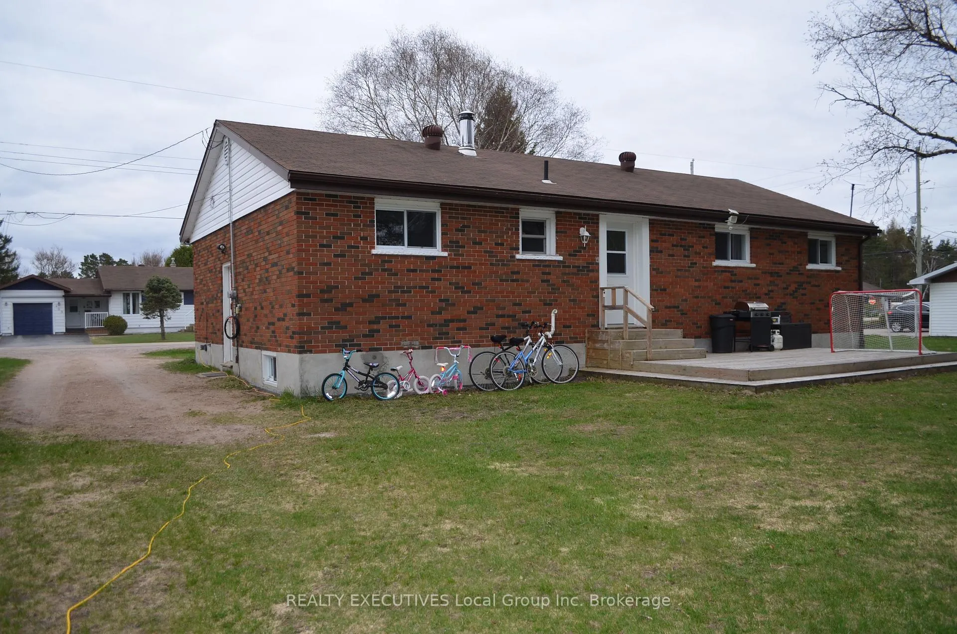 Photo 4 of 412 Sweezy Street W, Powassan, Trout Creek — HOMEH