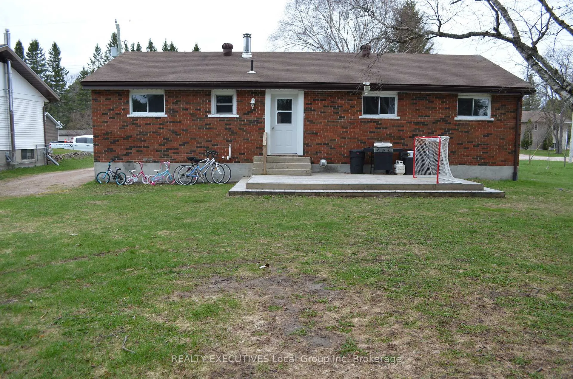 Photo 8 of 412 Sweezy Street W, Powassan, Trout Creek — HOMEH