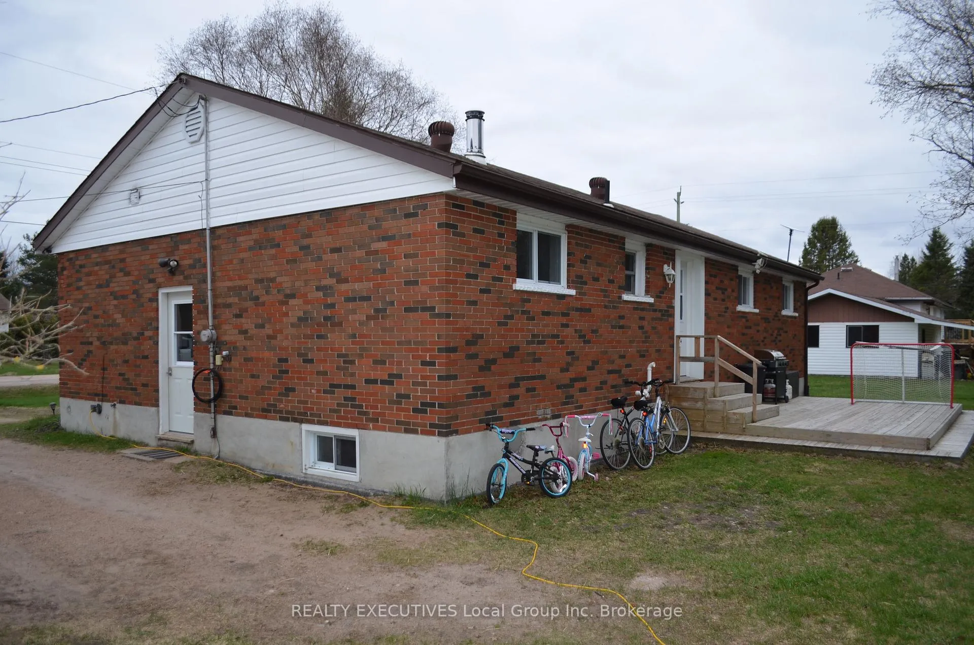 Photo 11 of 412 Sweezy Street W, Powassan, Trout Creek — HOMEH
