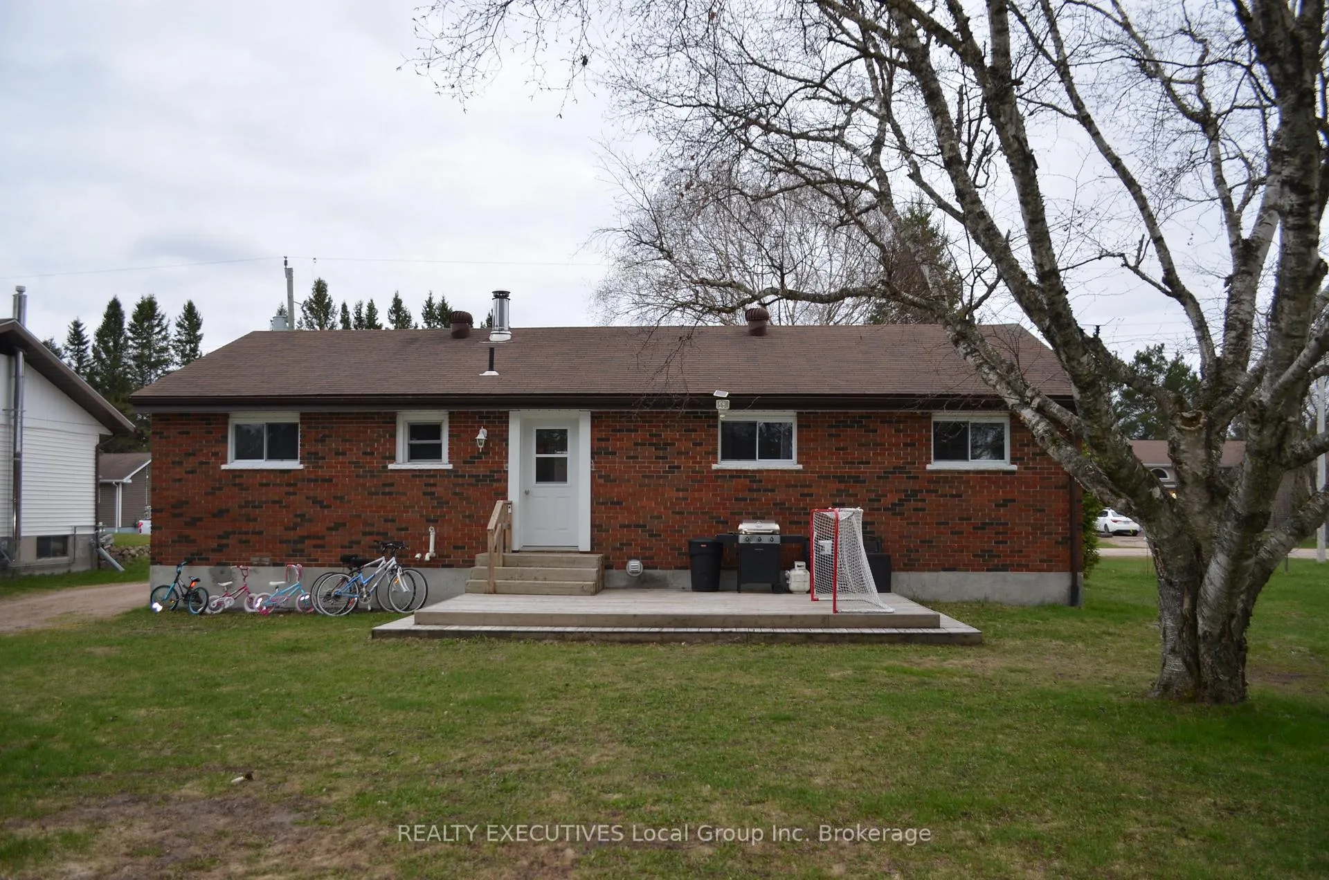 Photo 45 of 412 Sweezy Street W, Powassan, Trout Creek — HOMEH