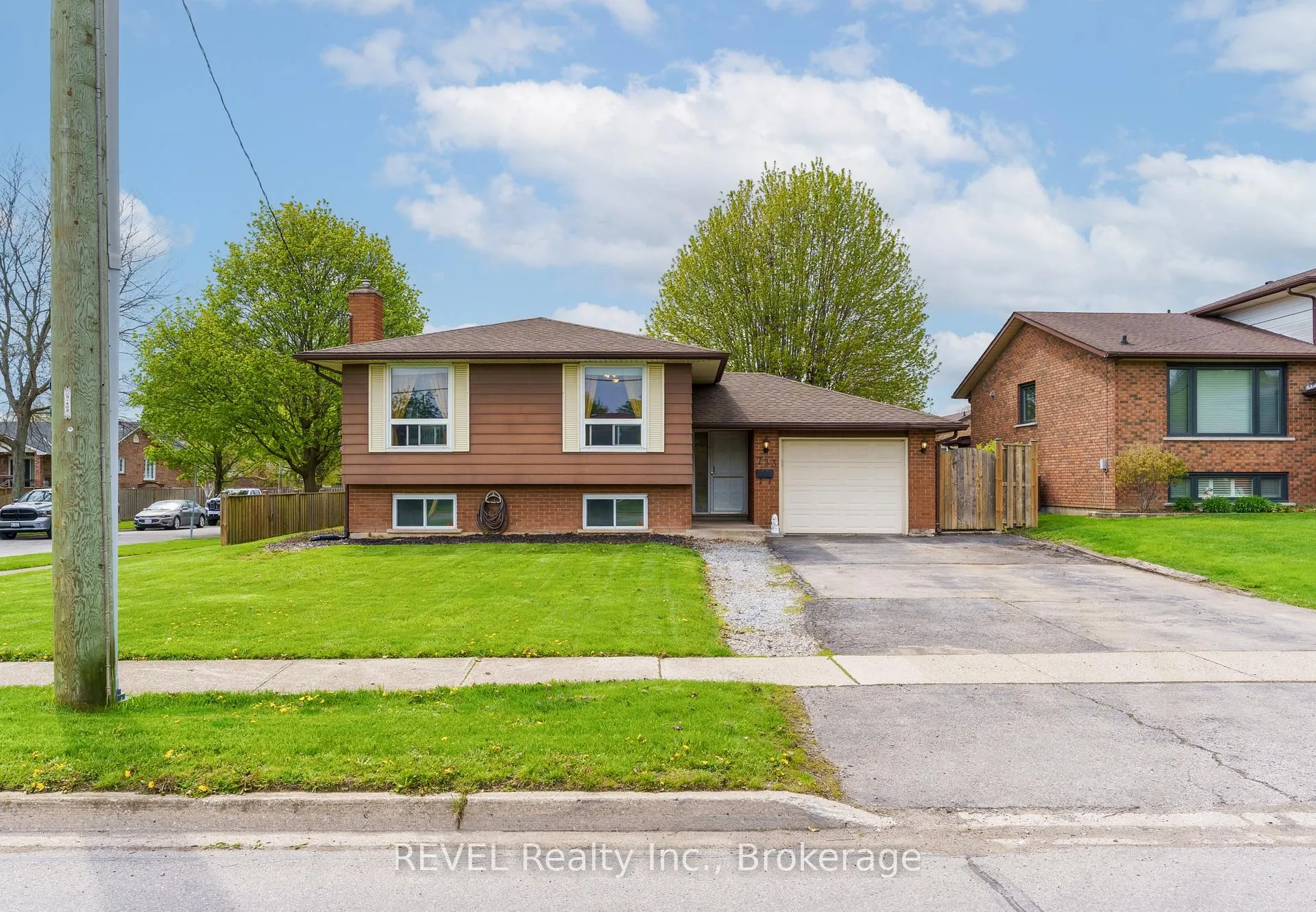 Photo 1 of 733 Clare Avenue, Welland, N. Welland — HOMEH