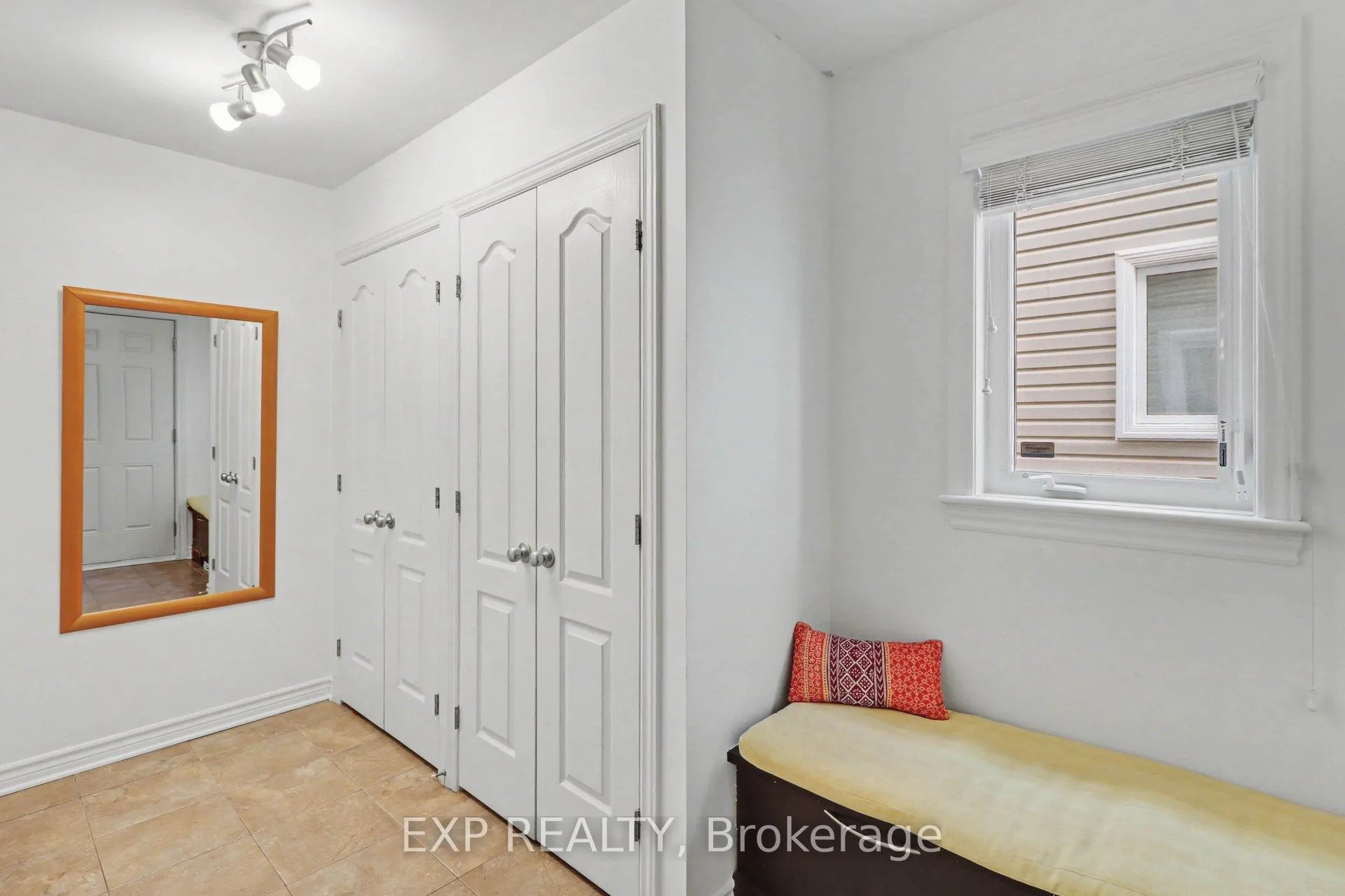 Photo 5 of 104 Brambling Way, Ottawa, Barrhaven - Half Moon Bay — HOMEH