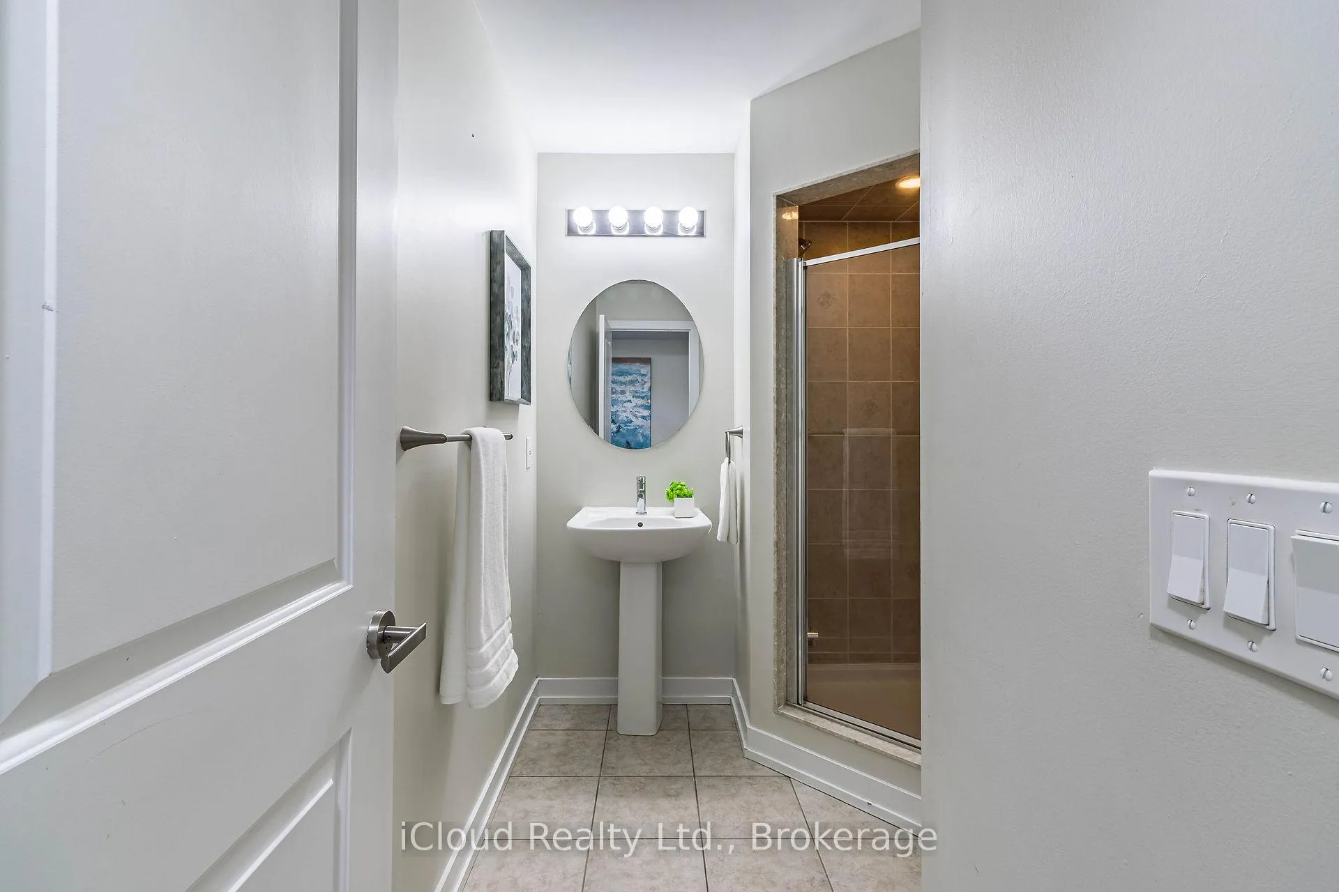 Photo 10 of 156 Inspire Boulevard, Brampton, Sandringham-Wellington North — HOMEH