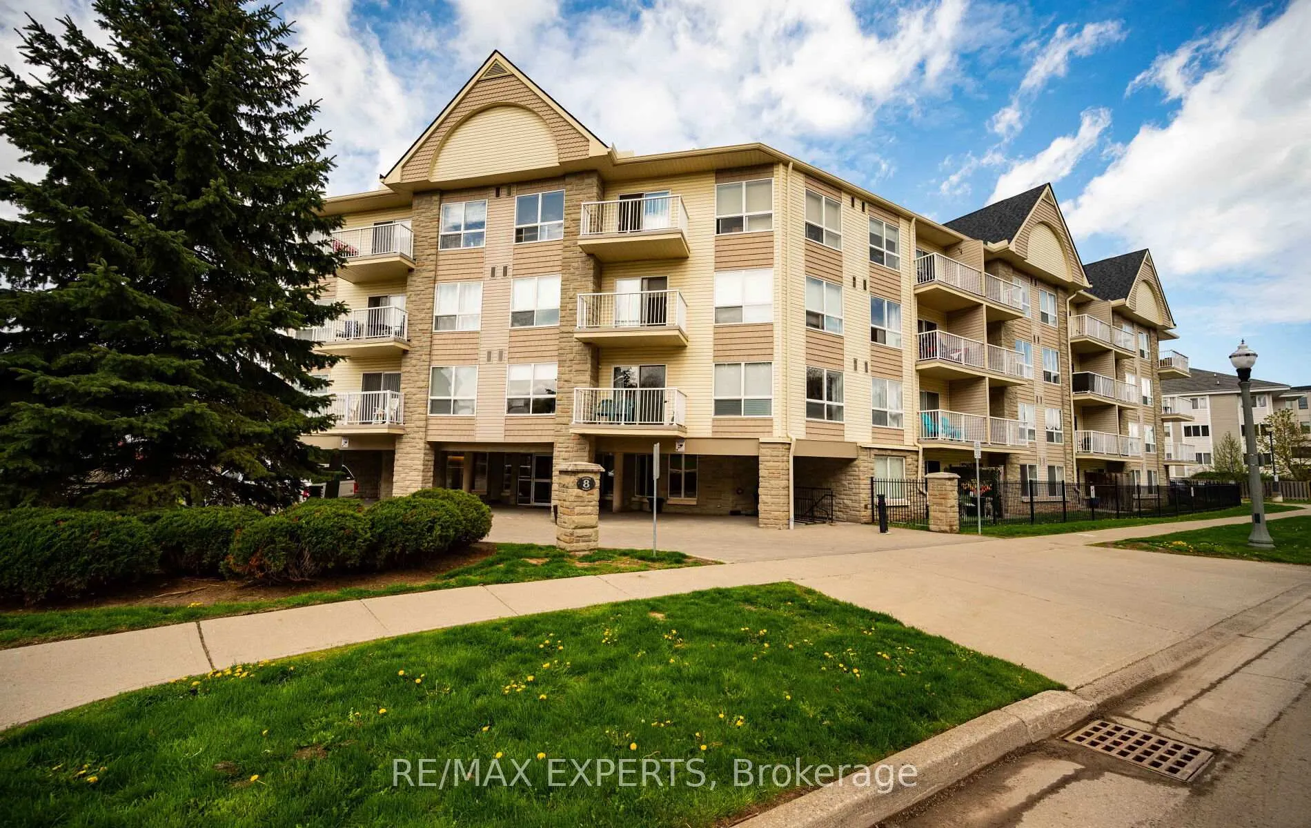 Photo 3 of Unit 319, 8 Harris Street, Cambridge, East Galt — HOMEH