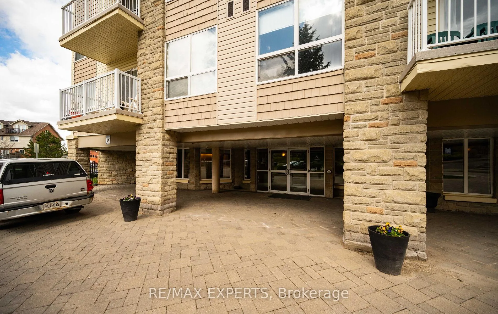 Photo 4 of Unit 319, 8 Harris Street, Cambridge, East Galt — HOMEH