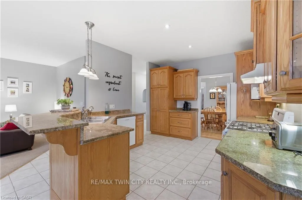 Photo 4 of 58 Templeton Drive, Kitchener — HOMEH