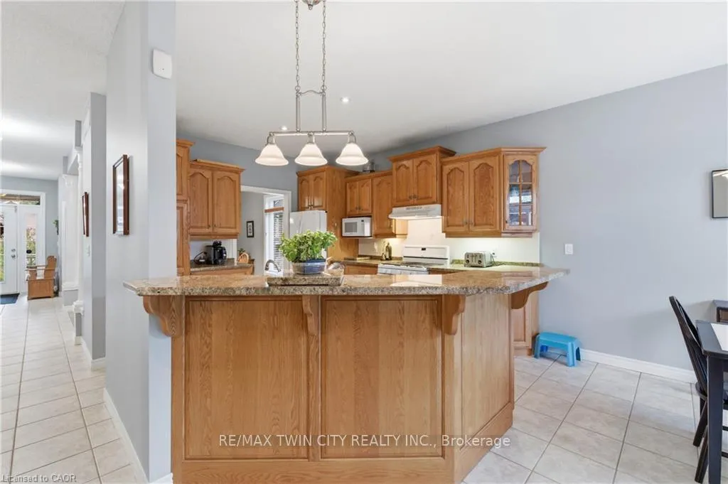 Photo 8 of 58 Templeton Drive, Kitchener — HOMEH