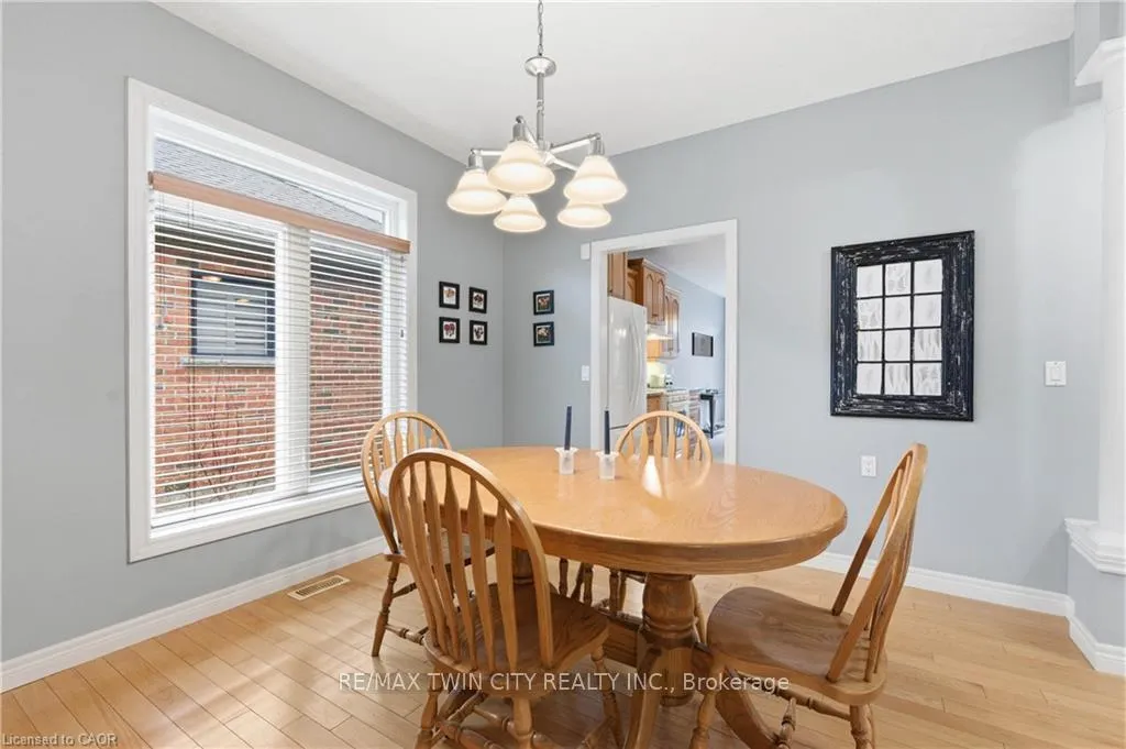 Photo 12 of 58 Templeton Drive, Kitchener — HOMEH