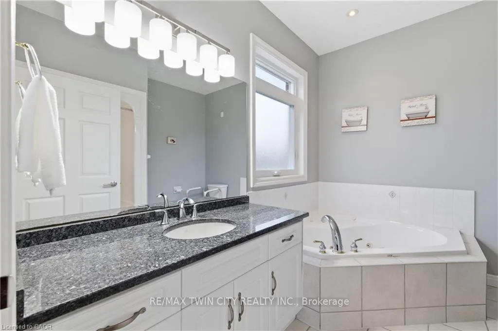 Photo 18 of 58 Templeton Drive, Kitchener — HOMEH