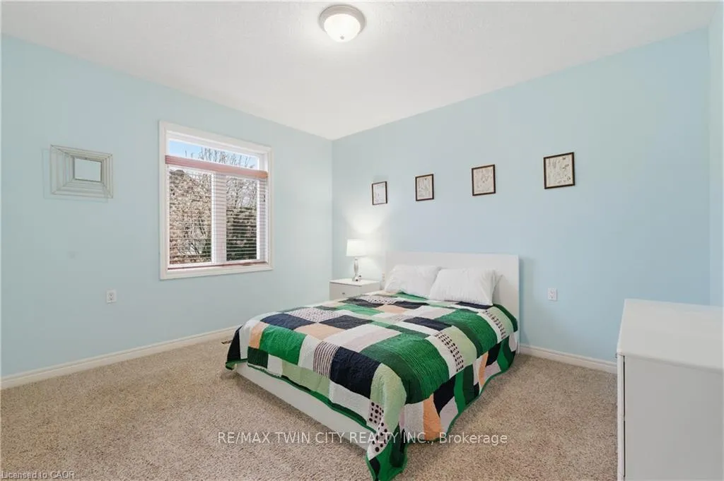 Photo 20 of 58 Templeton Drive, Kitchener — HOMEH