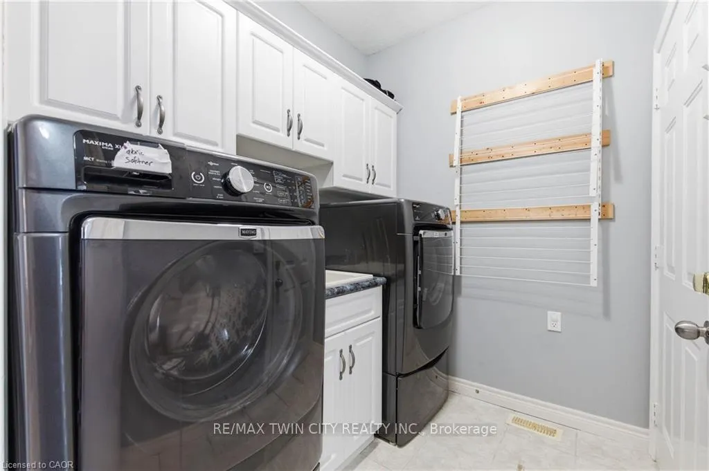 Photo 24 of 58 Templeton Drive, Kitchener — HOMEH