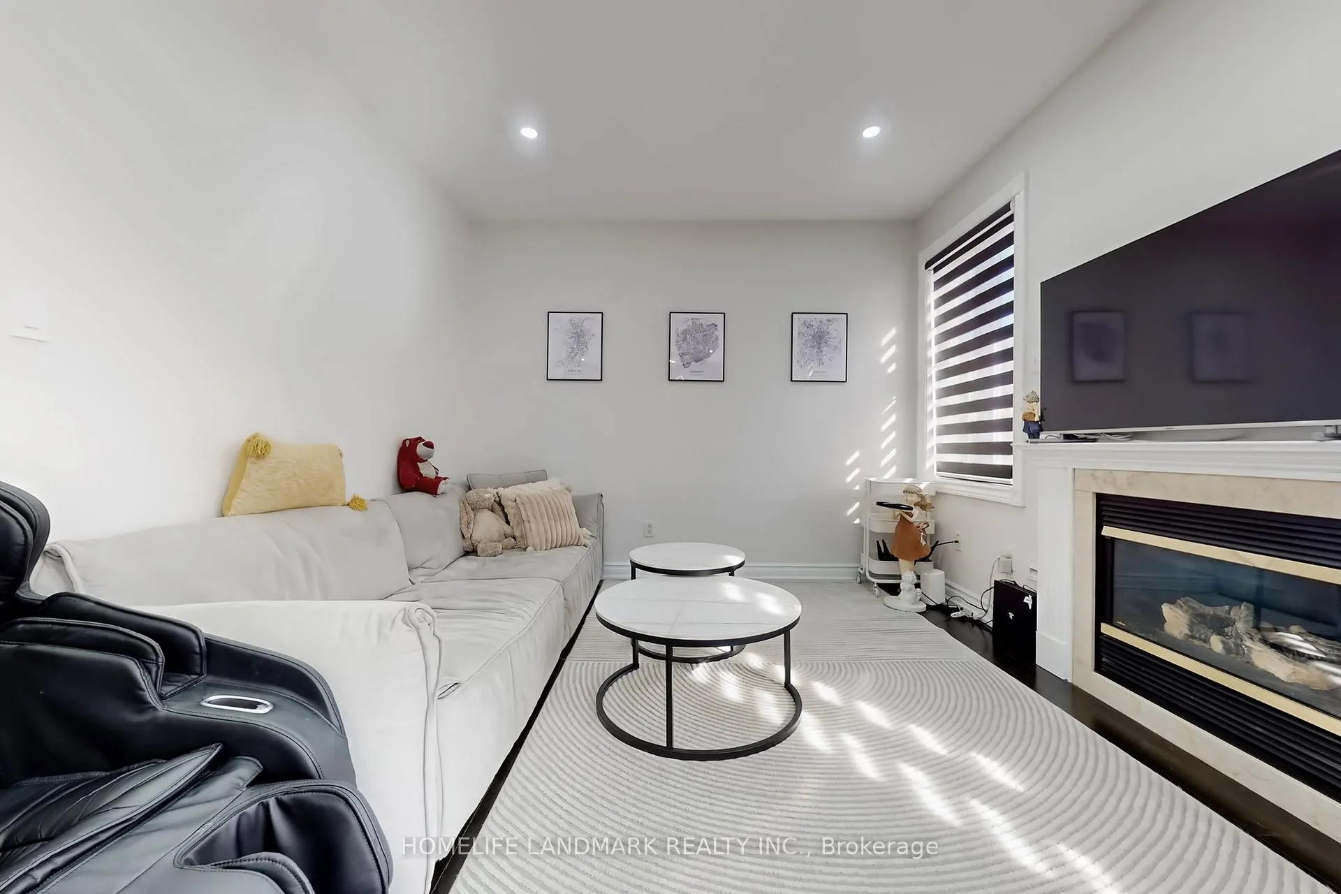 Photo 3 of 52 Lakespring Drive, Markham, Cachet — HOMEH