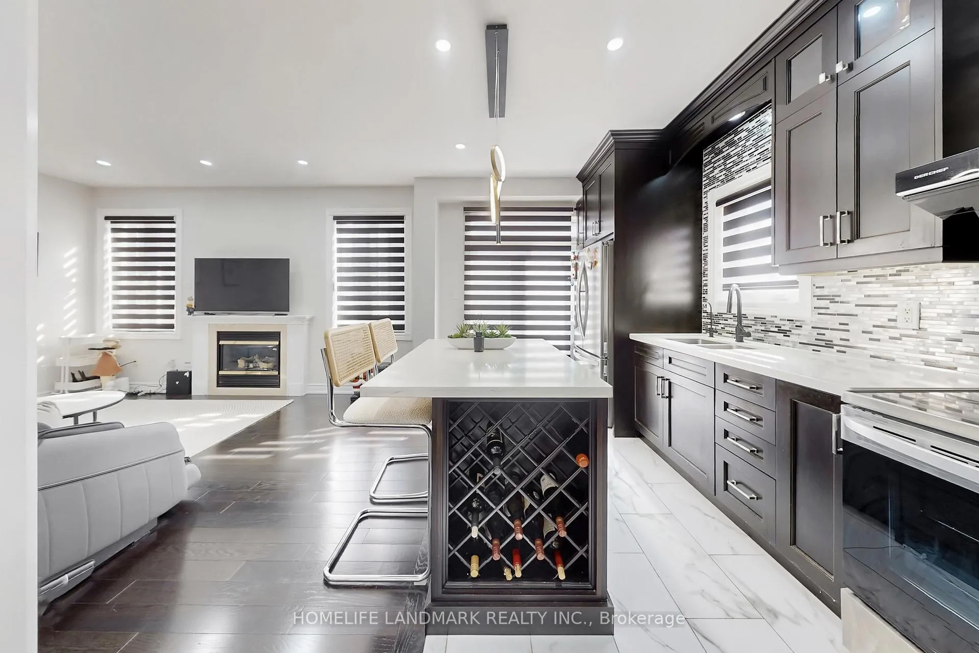 Photo 12 of 52 Lakespring Drive, Markham, Cachet — HOMEH