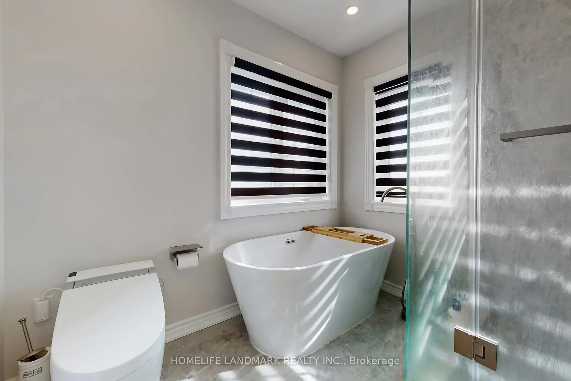 Photo 31 of 52 Lakespring Drive, Markham, Cachet — HOMEH