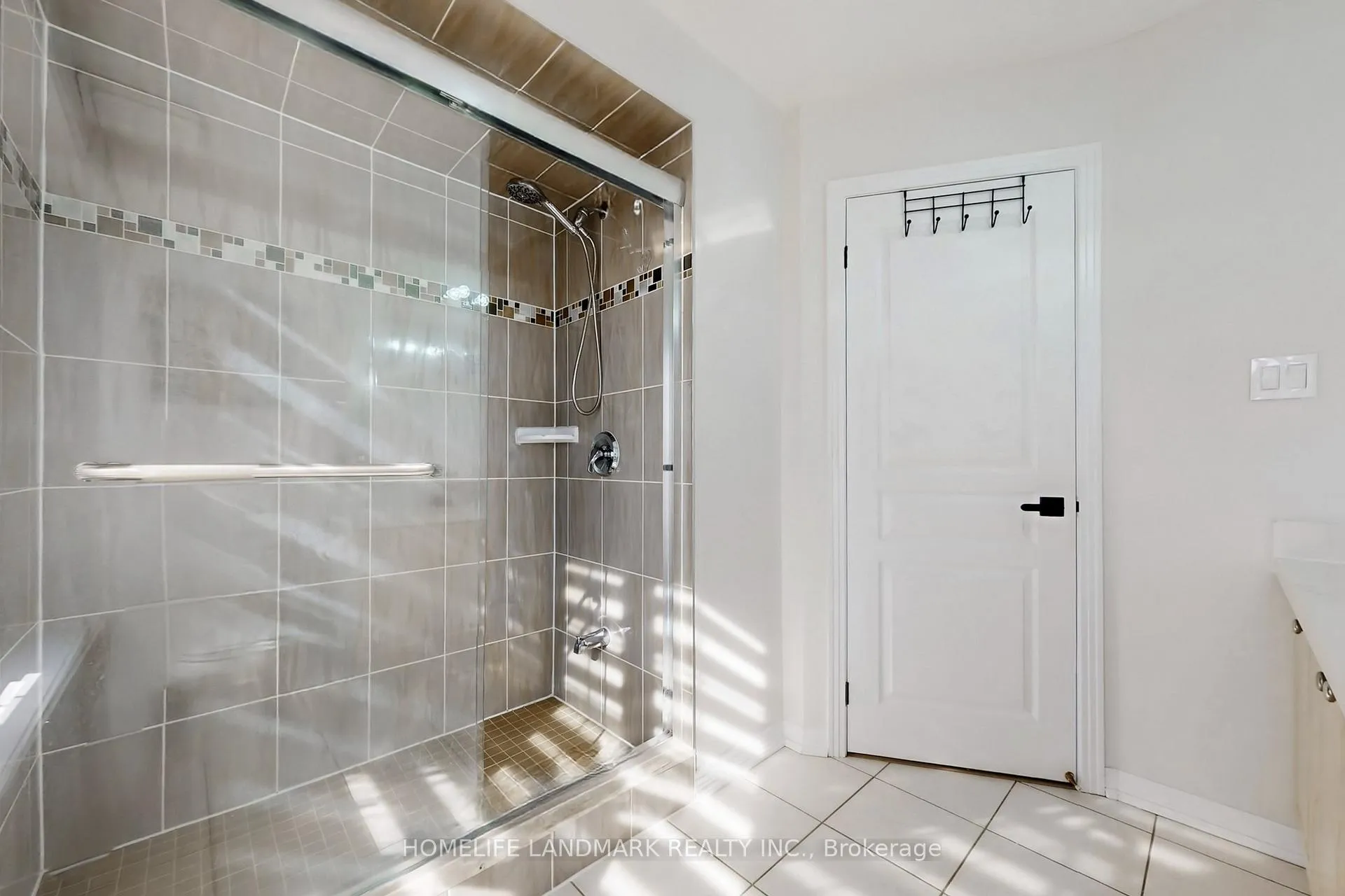 Photo 36 of 52 Lakespring Drive, Markham, Cachet — HOMEH