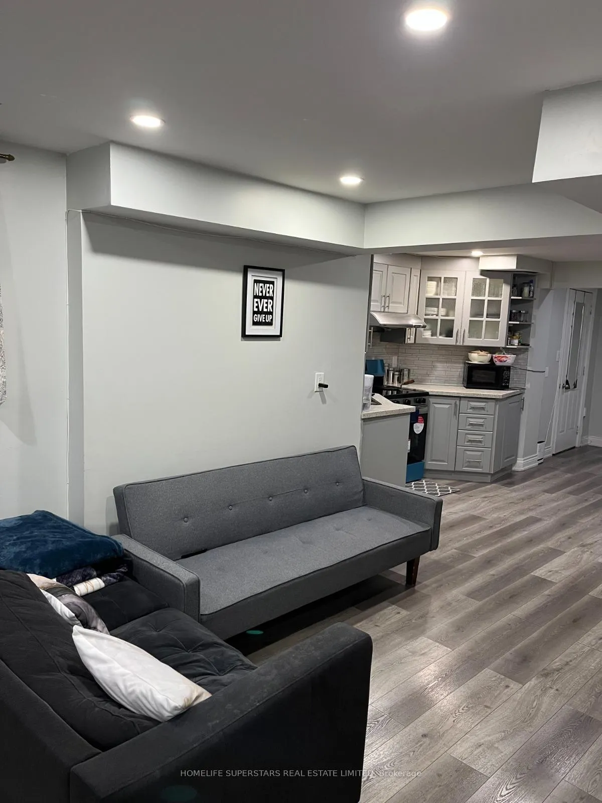 Photo 3 of 35 Wardenwood Drive, Brampton, Sandringham-Wellington North — HOMEH