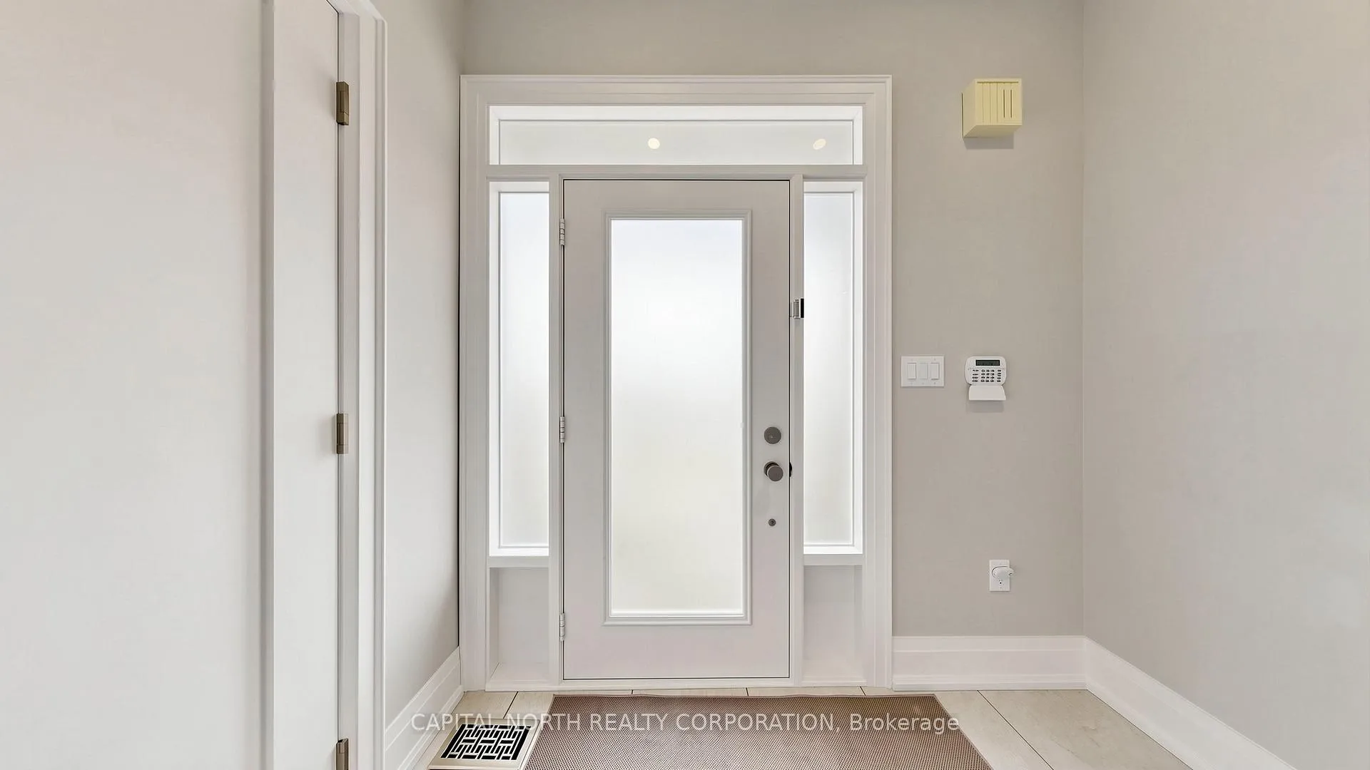Photo 3 of 170 Moody Drive, Vaughan, Kleinburg — HOMEH
