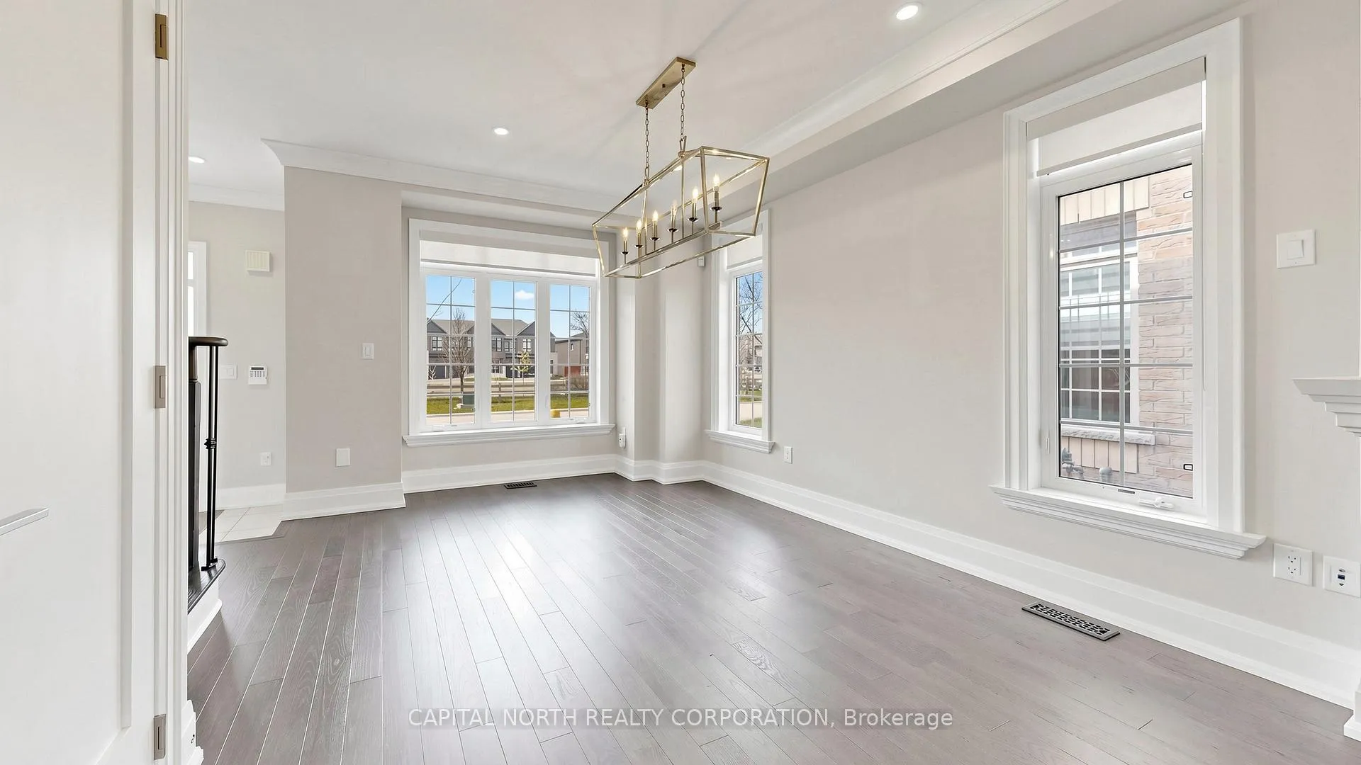 Photo 7 of 170 Moody Drive, Vaughan, Kleinburg — HOMEH