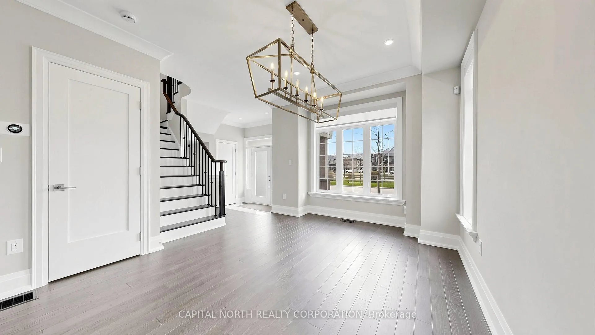 Photo 9 of 170 Moody Drive, Vaughan, Kleinburg — HOMEH