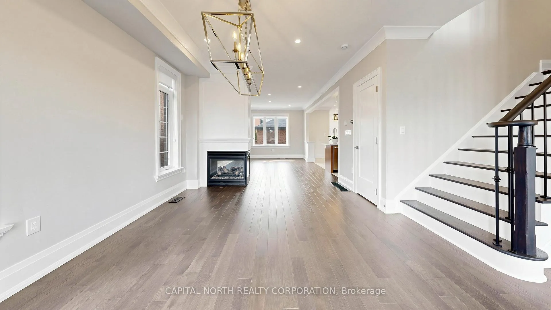 Photo 10 of 170 Moody Drive, Vaughan, Kleinburg — HOMEH