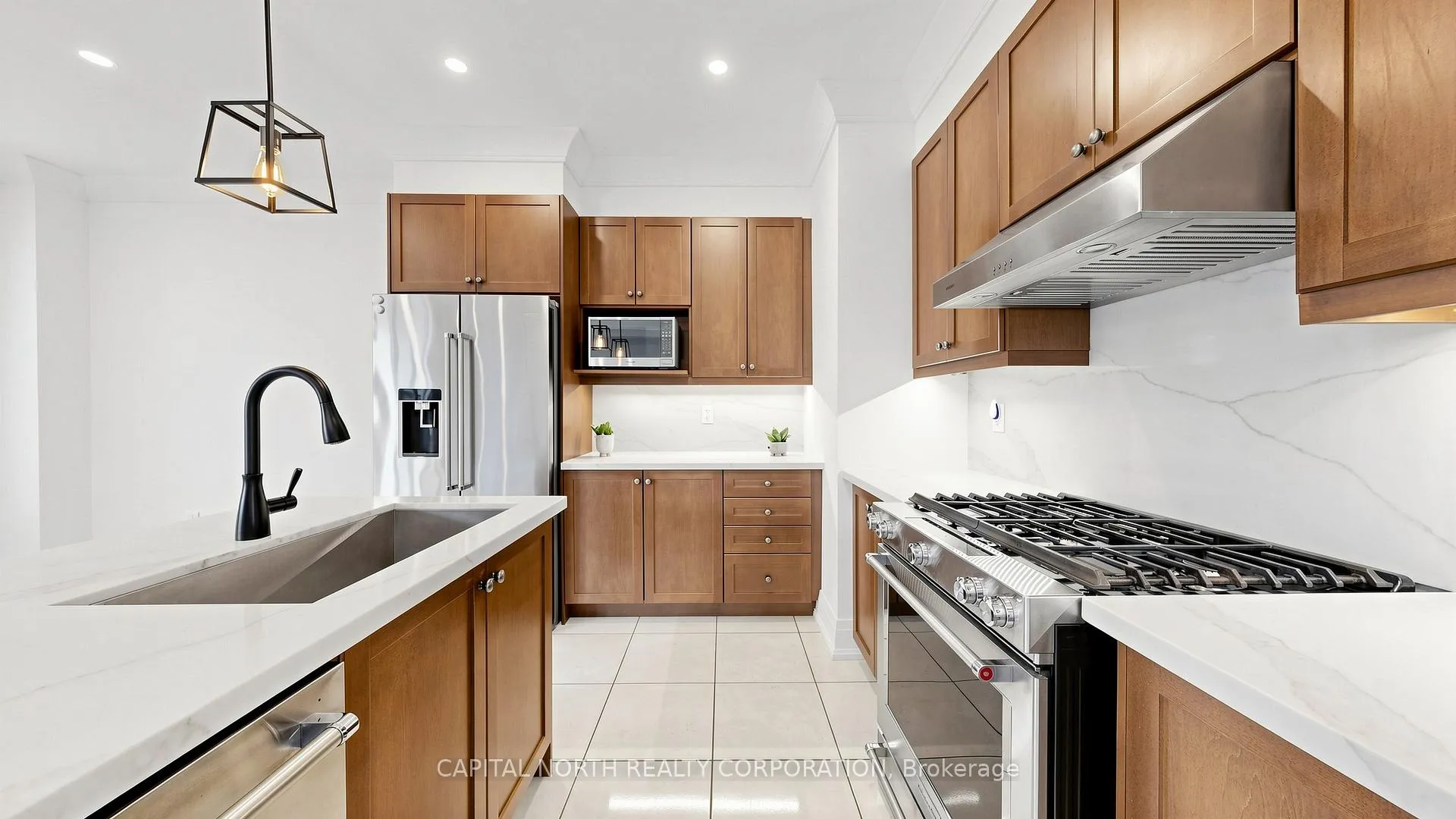 Photo 11 of 170 Moody Drive, Vaughan, Kleinburg — HOMEH
