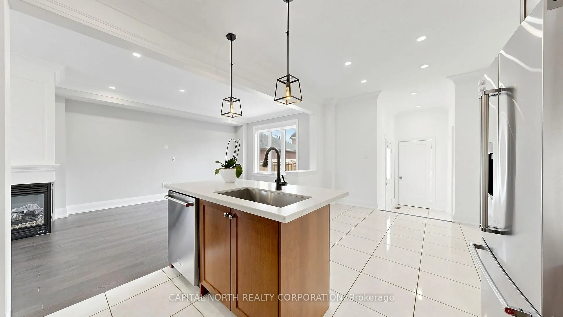 Photo 12 of 170 Moody Drive, Vaughan, Kleinburg — HOMEH