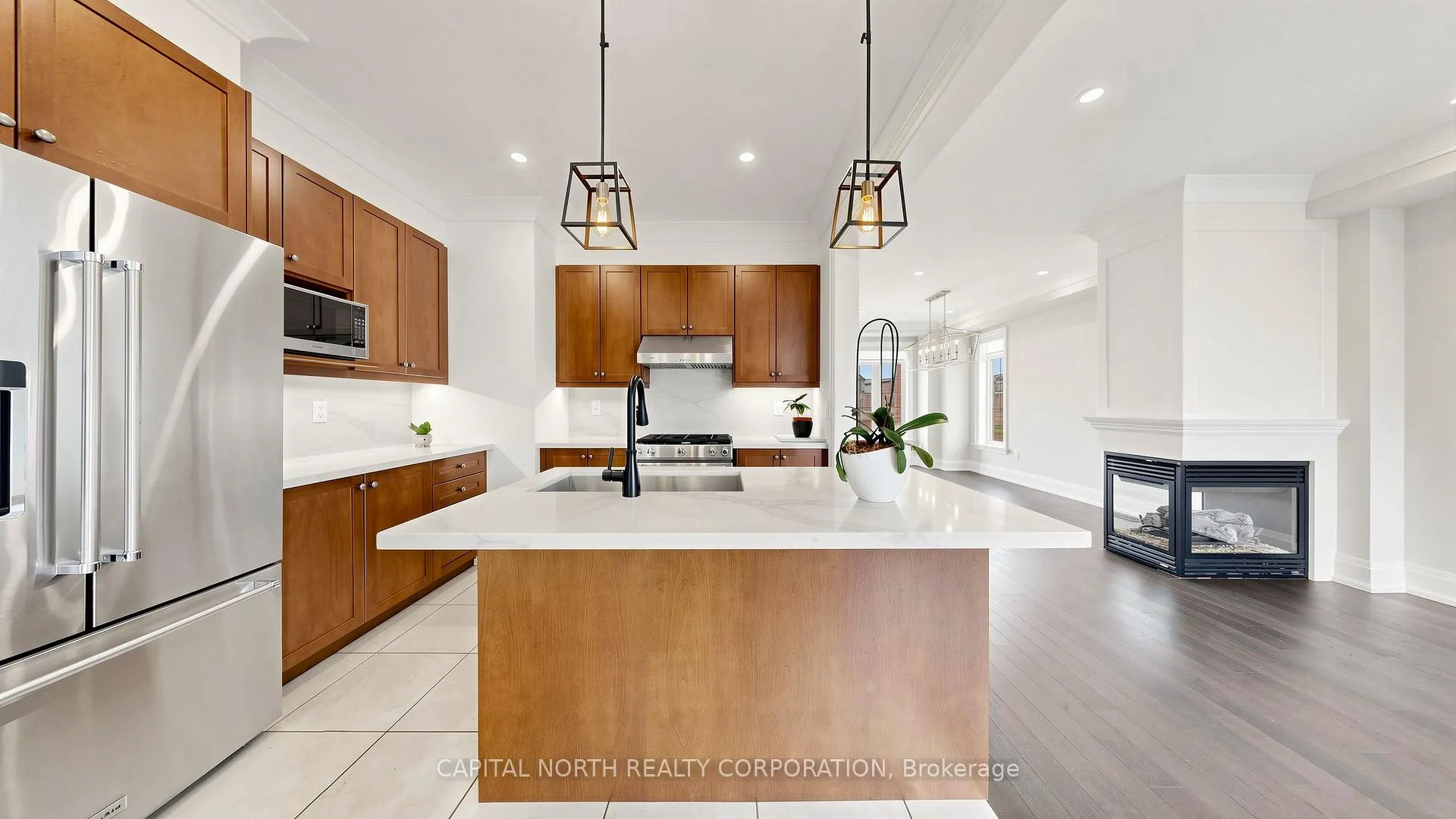 Photo 13 of 170 Moody Drive, Vaughan, Kleinburg — HOMEH