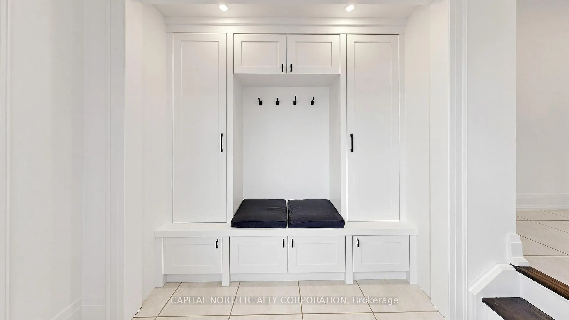 Photo 15 of 170 Moody Drive, Vaughan, Kleinburg — HOMEH