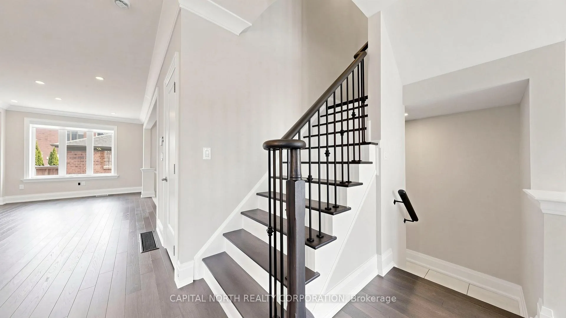 Photo 17 of 170 Moody Drive, Vaughan, Kleinburg — HOMEH