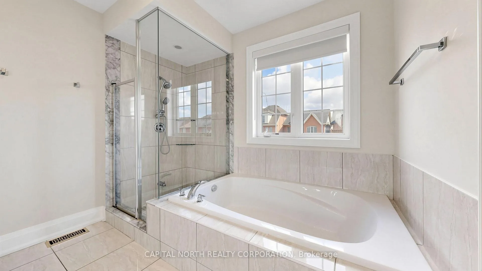 Photo 22 of 170 Moody Drive, Vaughan, Kleinburg — HOMEH
