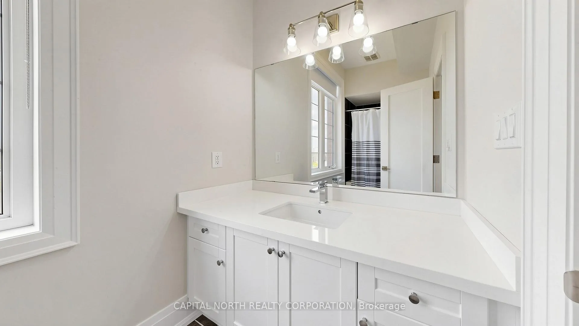 Photo 28 of 170 Moody Drive, Vaughan, Kleinburg — HOMEH