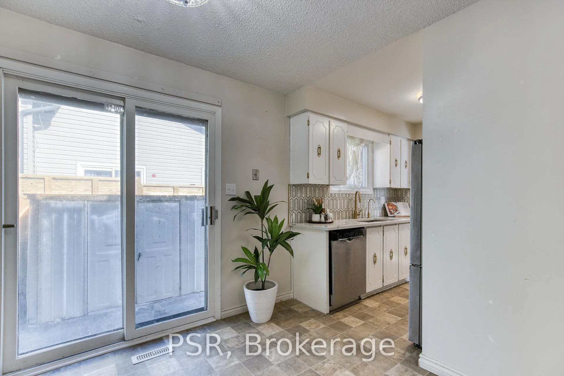 Photo 9 of 231 Heritage Drive, Kitchener — HOMEH
