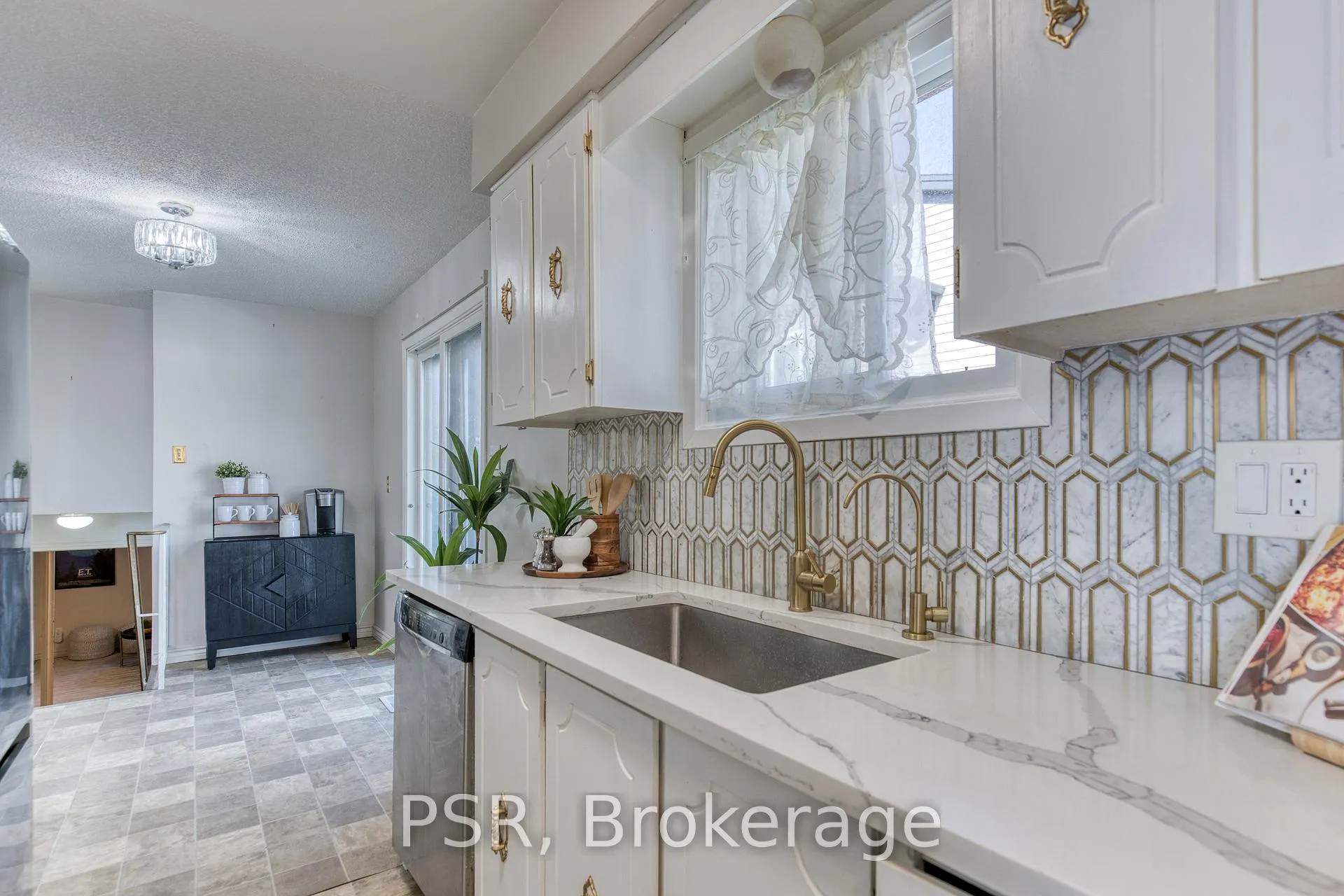 Photo 10 of 231 Heritage Drive, Kitchener — HOMEH