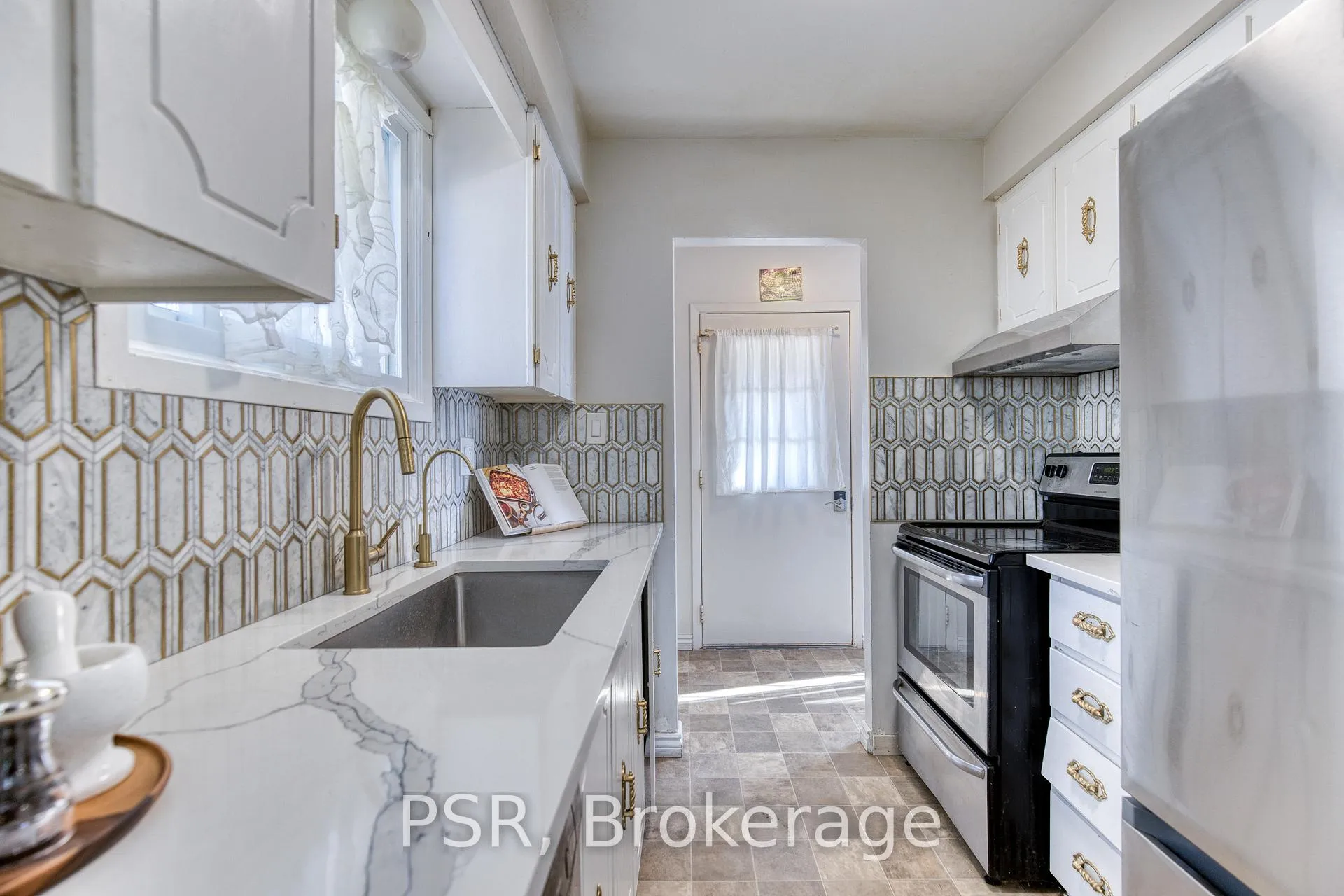 Photo 11 of 231 Heritage Drive, Kitchener — HOMEH