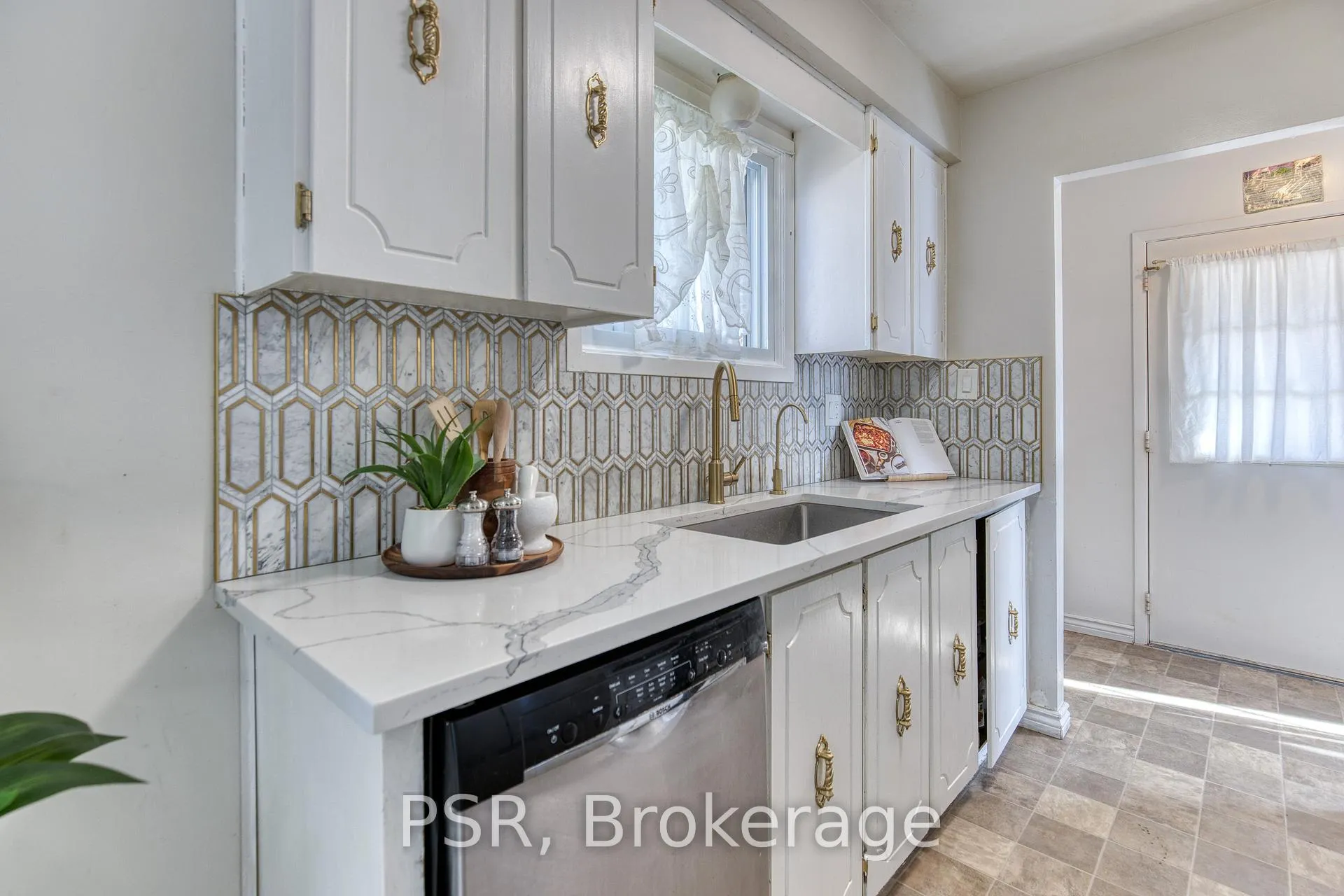 Photo 12 of 231 Heritage Drive, Kitchener — HOMEH