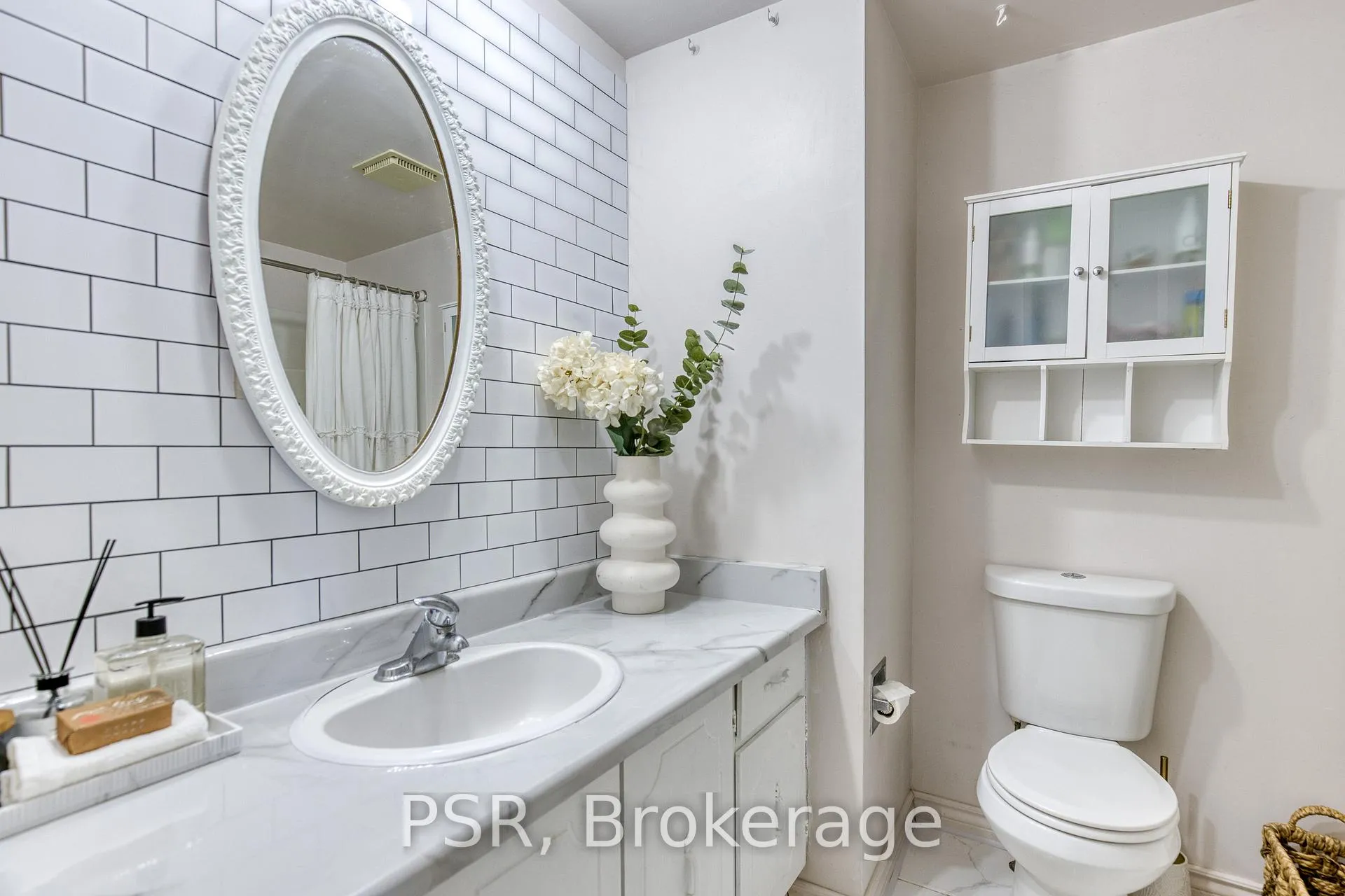 Photo 13 of 231 Heritage Drive, Kitchener — HOMEH