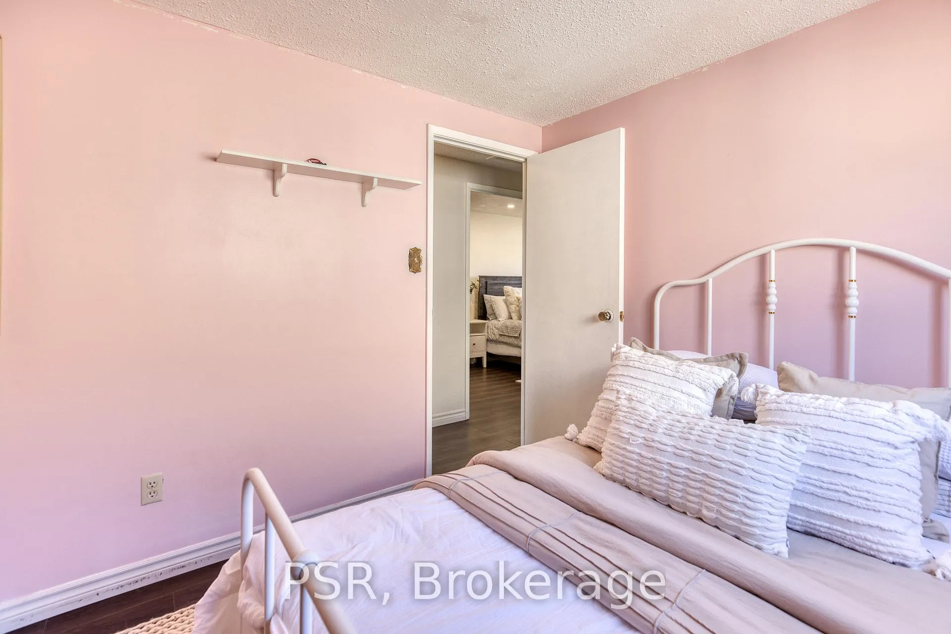 Photo 14 of 231 Heritage Drive, Kitchener — HOMEH