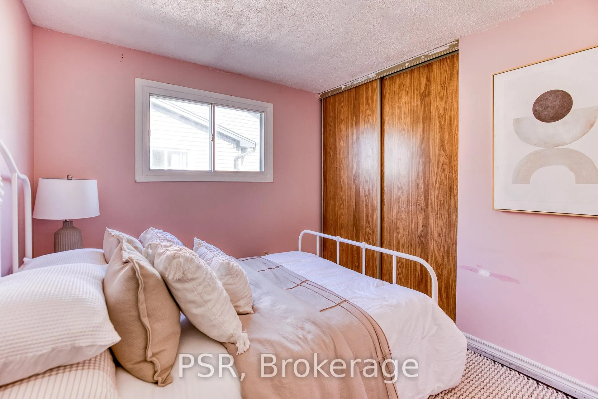 Photo 15 of 231 Heritage Drive, Kitchener — HOMEH