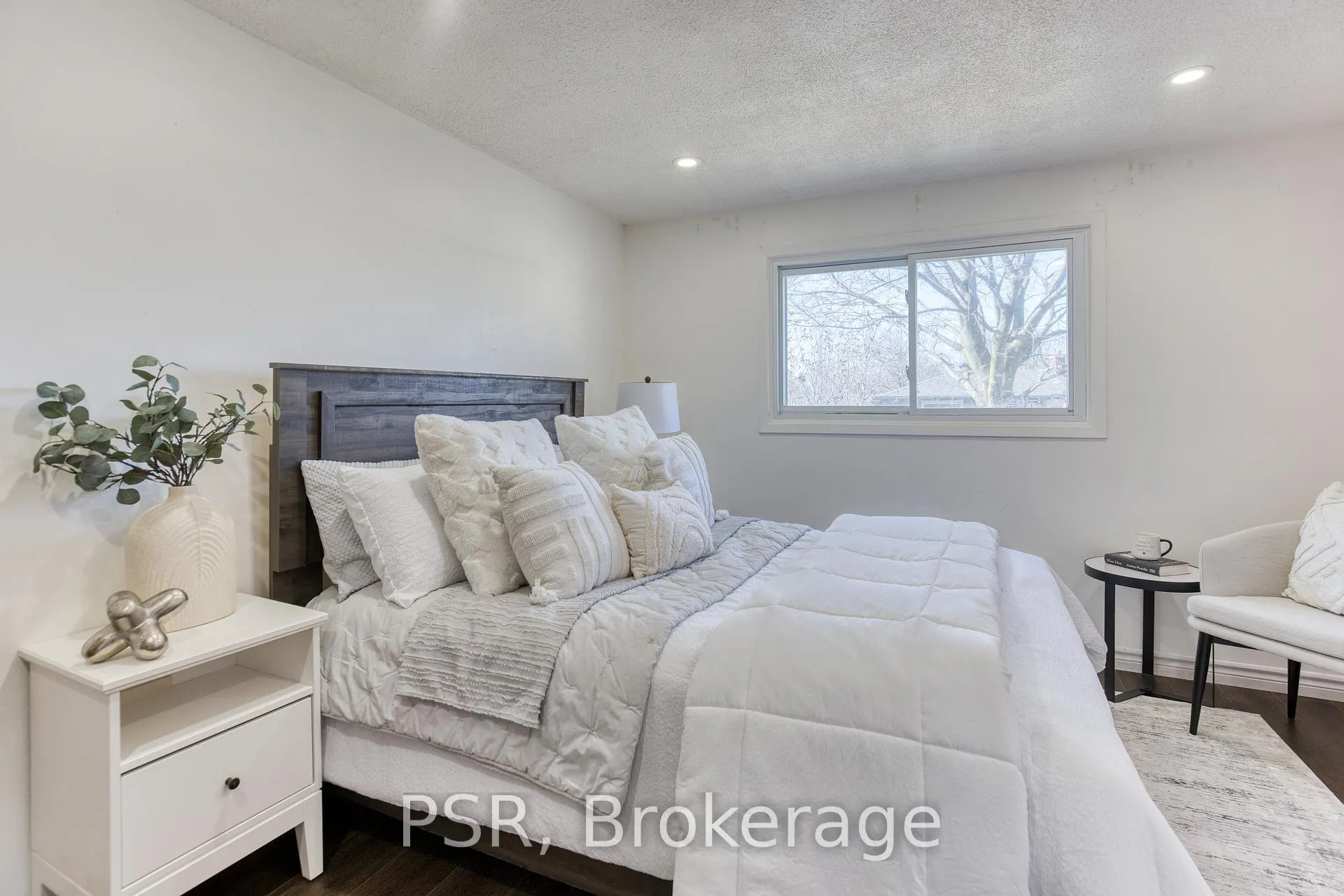 Photo 16 of 231 Heritage Drive, Kitchener — HOMEH