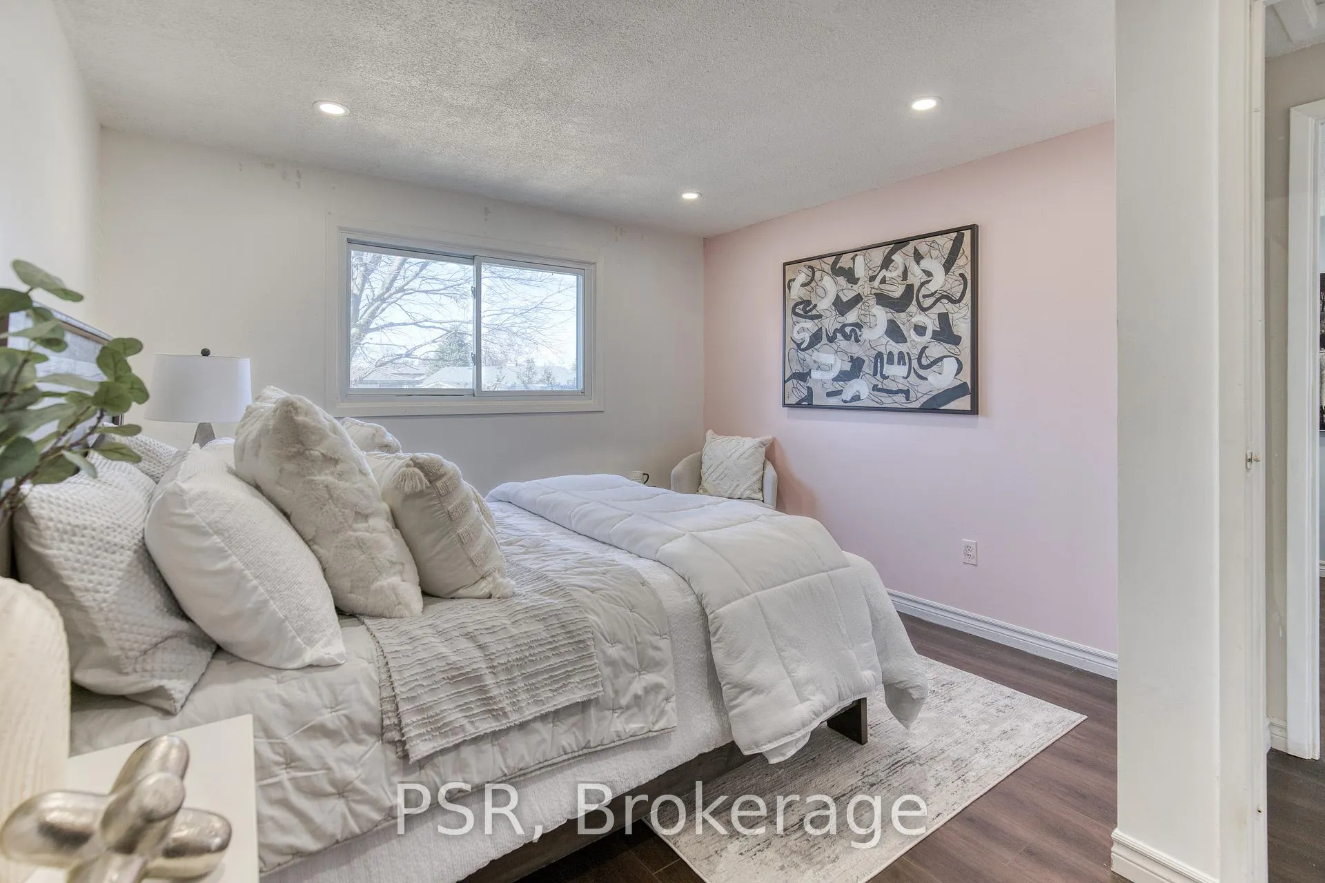 Photo 17 of 231 Heritage Drive, Kitchener — HOMEH