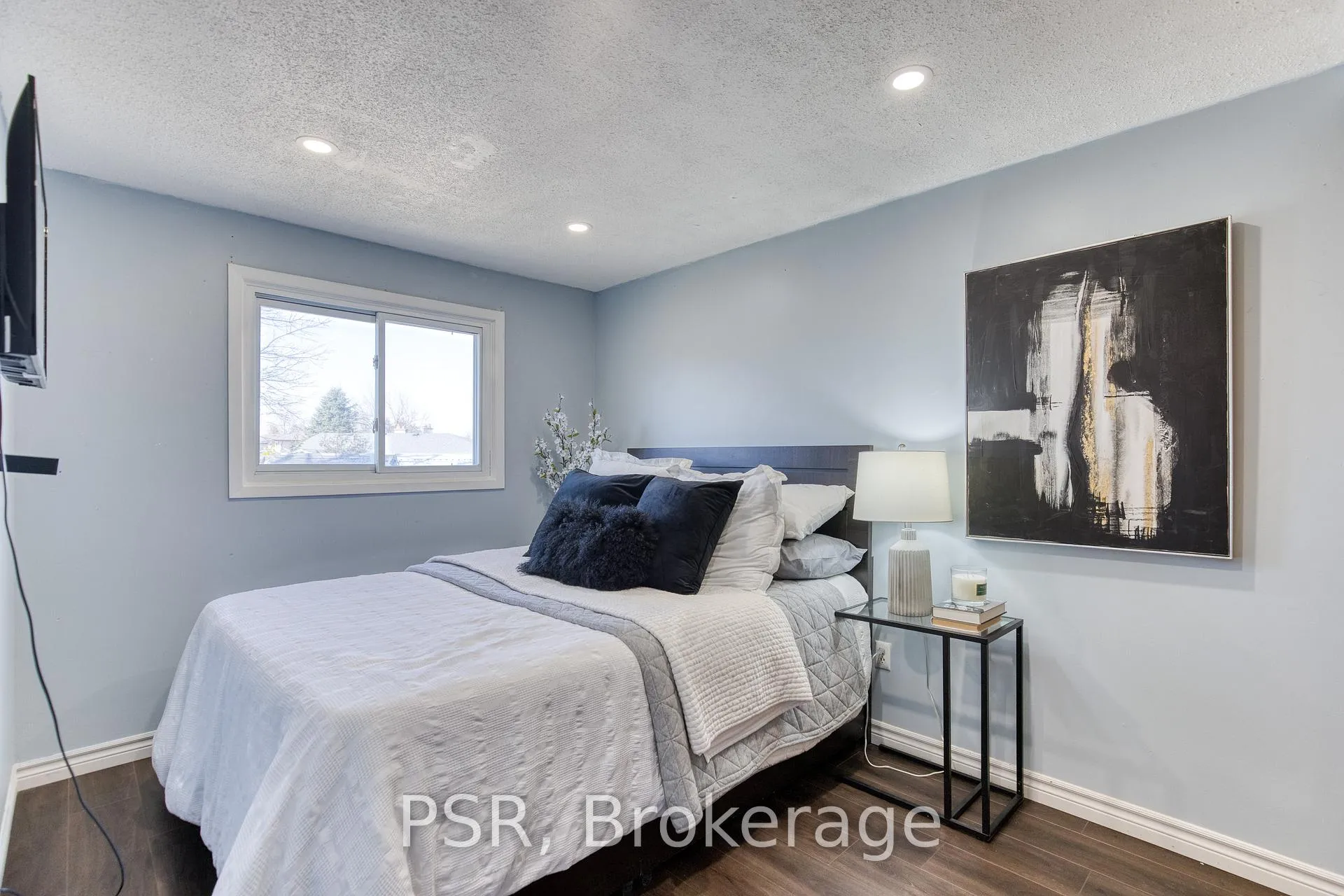 Photo 19 of 231 Heritage Drive, Kitchener — HOMEH